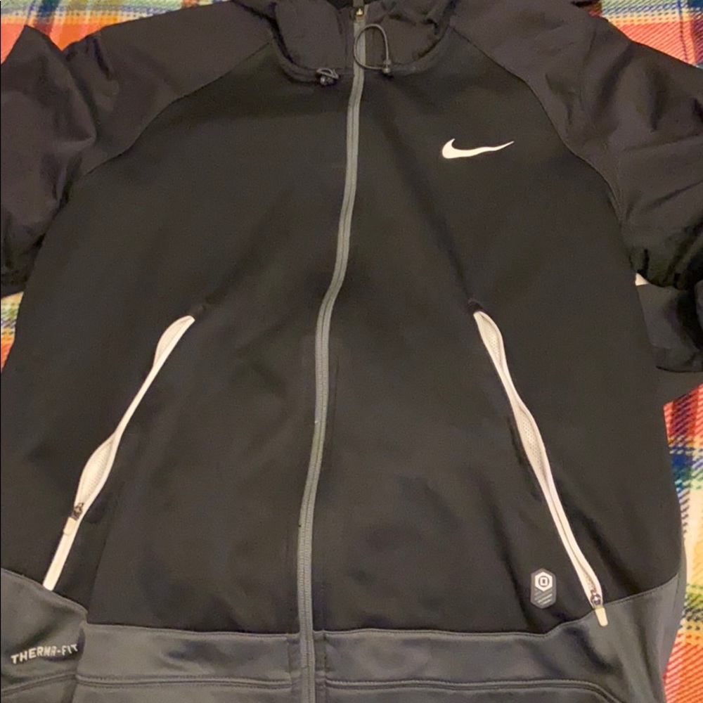 Nike therma fit sweater